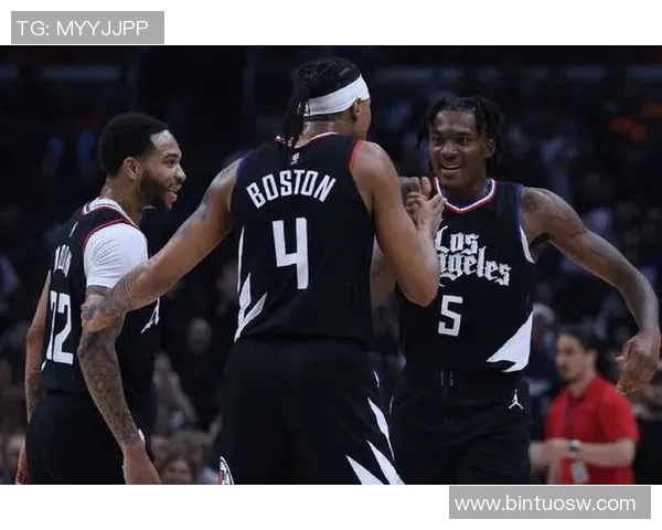 北控与八一激战正酣CBA联赛精彩对决引发球迷热议 北控与八一激战正酣CBA联赛精彩对决引发球迷热议